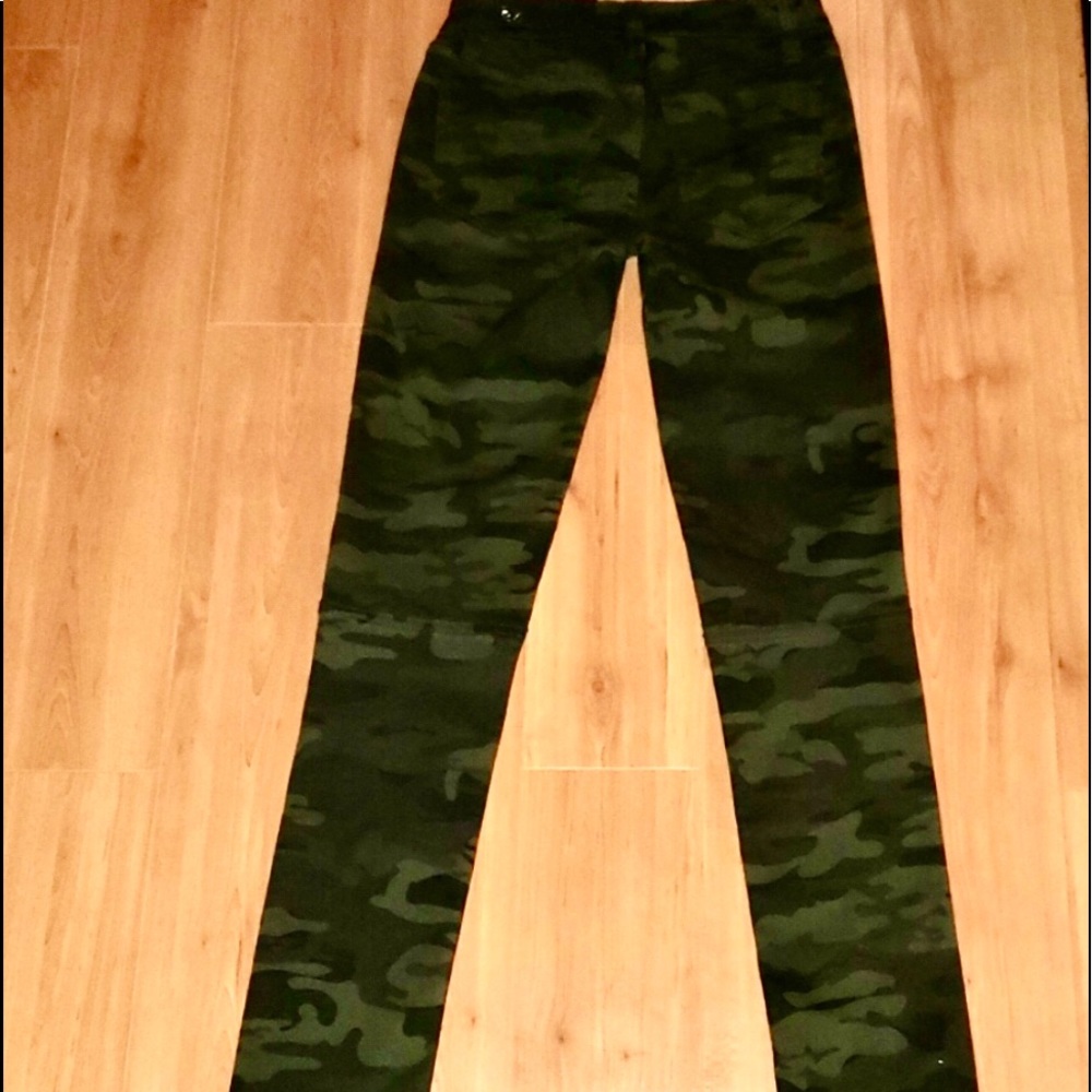 Sanctuary brand dark-green camo pants